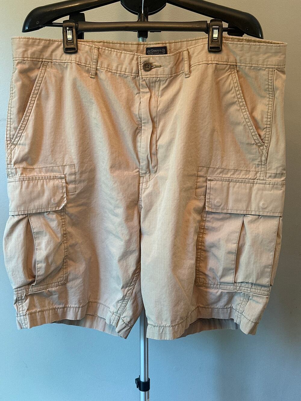 Levi Strauss Two Horse Brand Mens 42 Cargo Shorts Beige Khaki Ripstop Cotton EUC